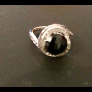 Ring ónix and zirconium